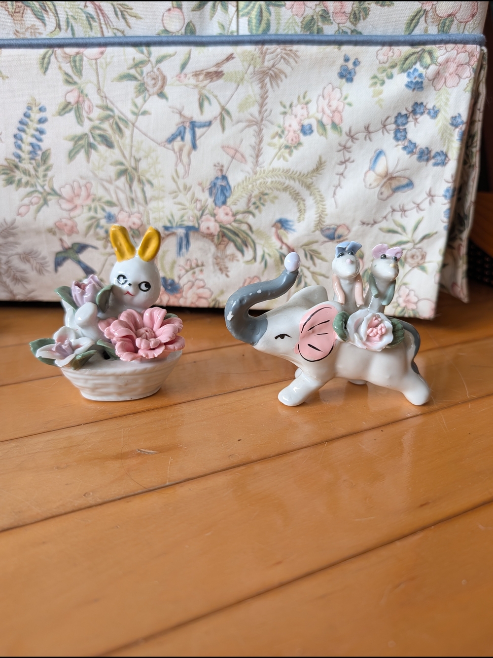 Vtg Pair Of Figurines